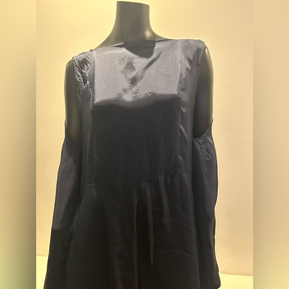 Navy Margiela silk trench dress. Long sleeves cut out style at the shoulders. - Picture 8 of 13